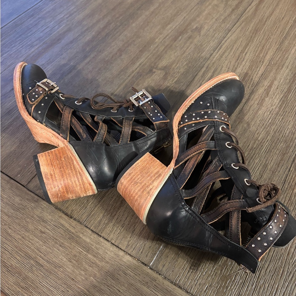 Freebird Black and Brown Lace-Up Boots - Picture 4 of 7